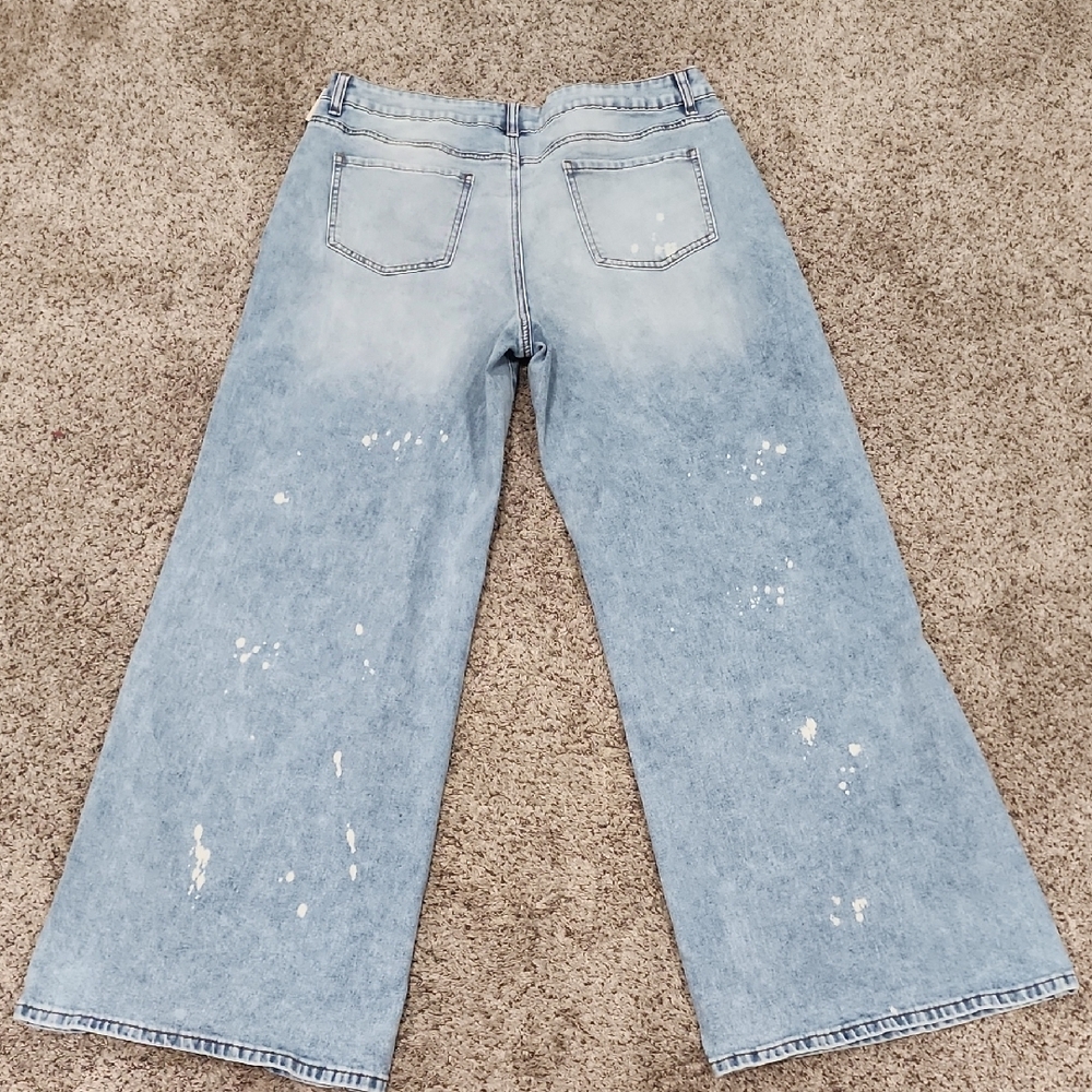 Distressed Light Blue Women's Jeans - Picture 3 of 8